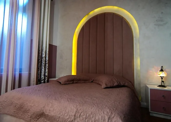 Stylish Two Bedroom House With Private Pool