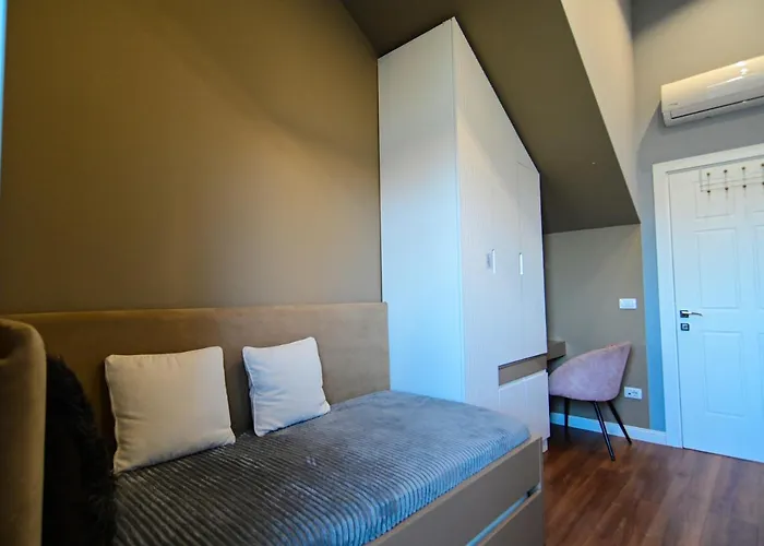 Stylish Two Bedroom House With Private Pool