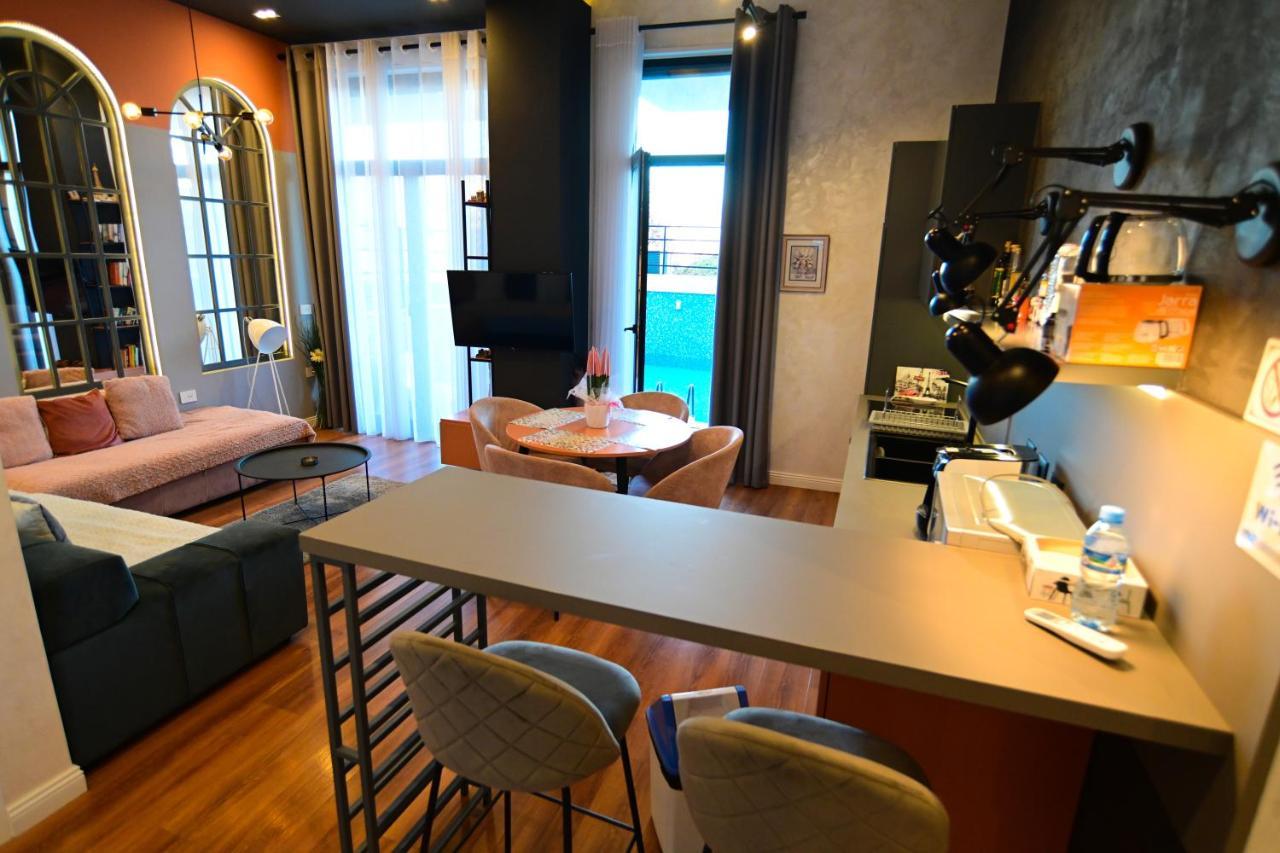 Stylish Two Bedroom House With Private Pool 別墅 *